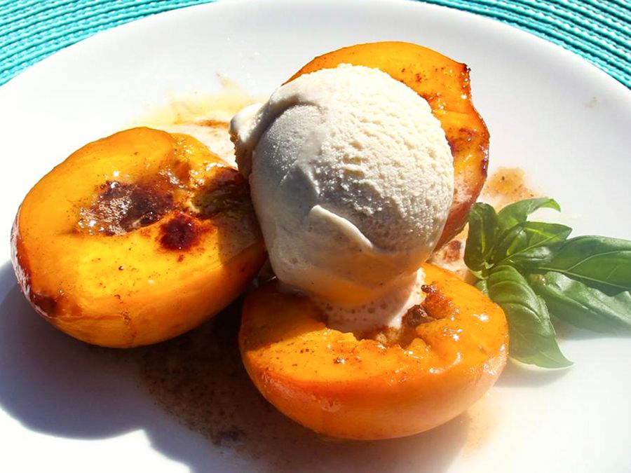 Baked Peaches with Vanilla Cream