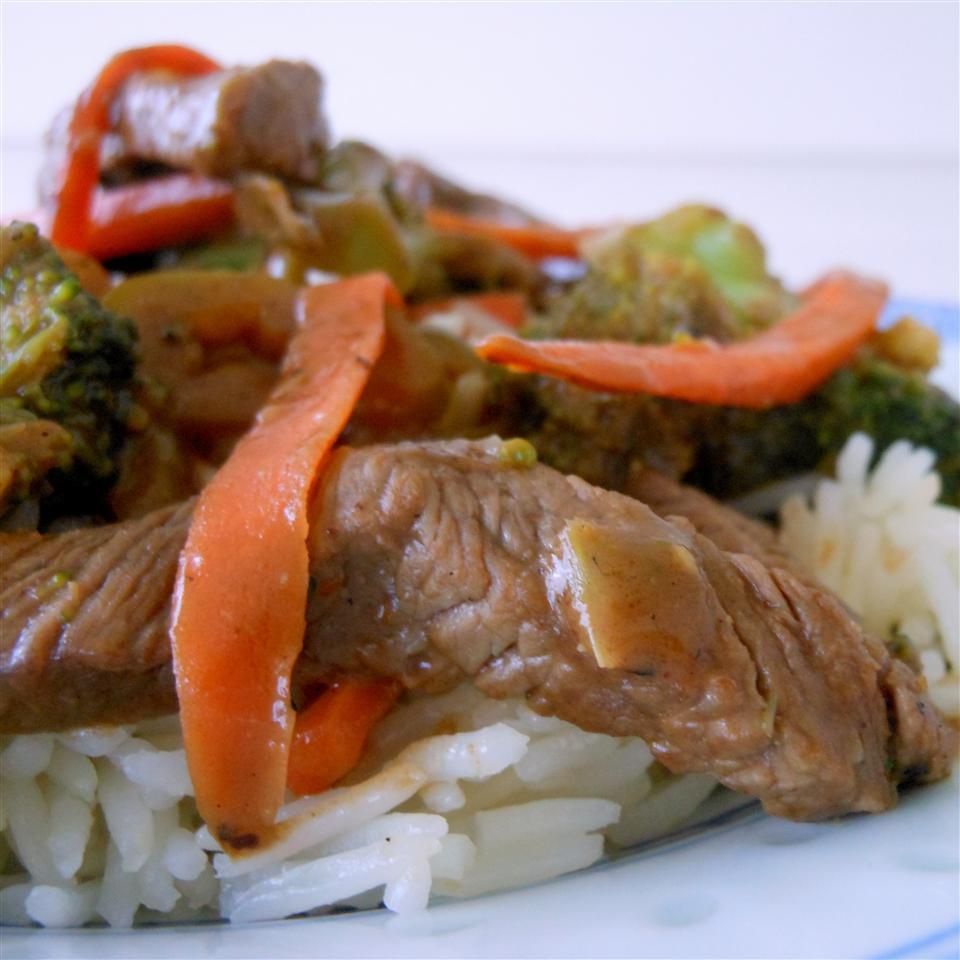 Beef Stir-Fry with Crunchy Veggies and Peanut Sauce