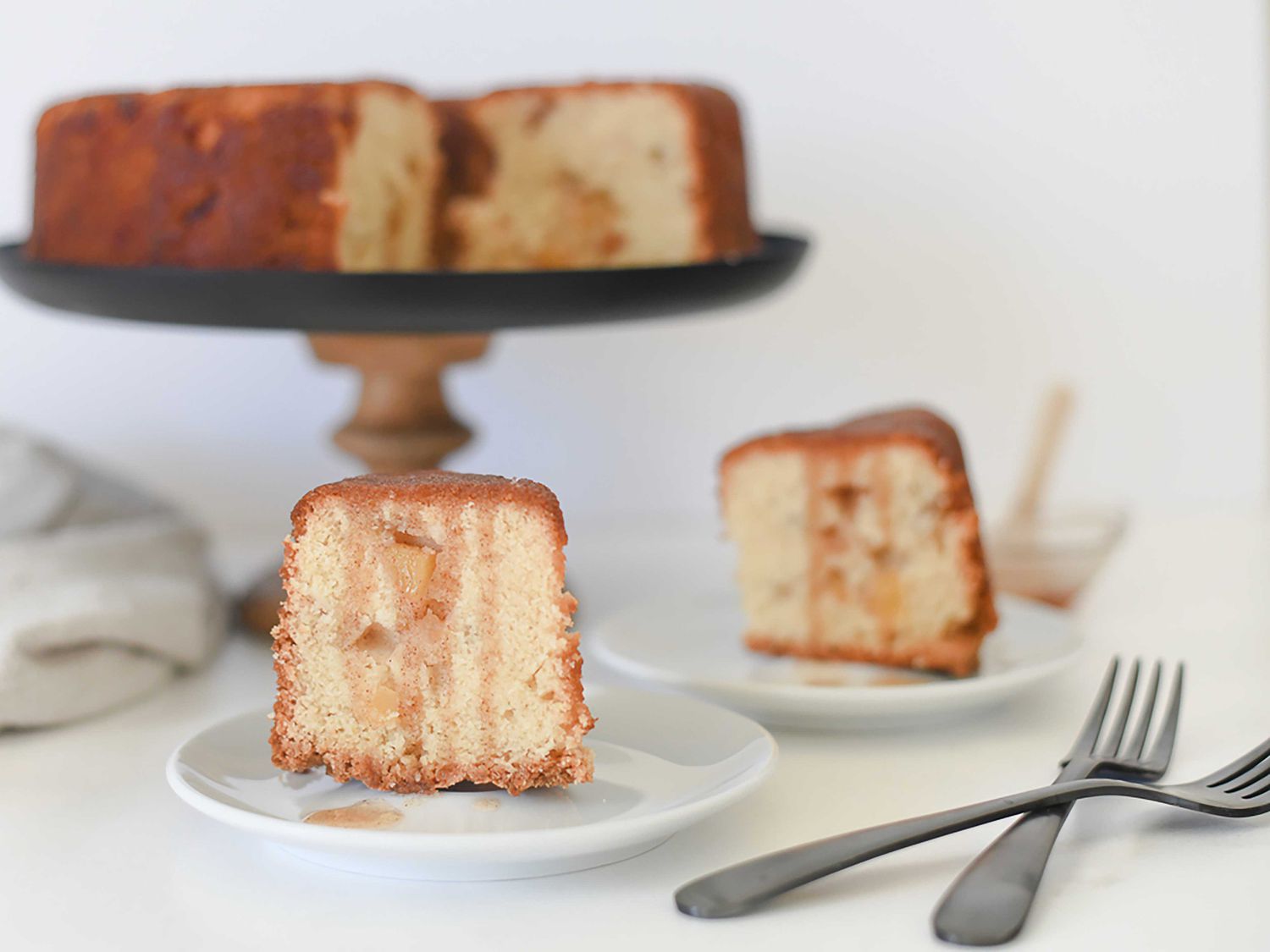 Bubba's Apple Cinnamon Cake