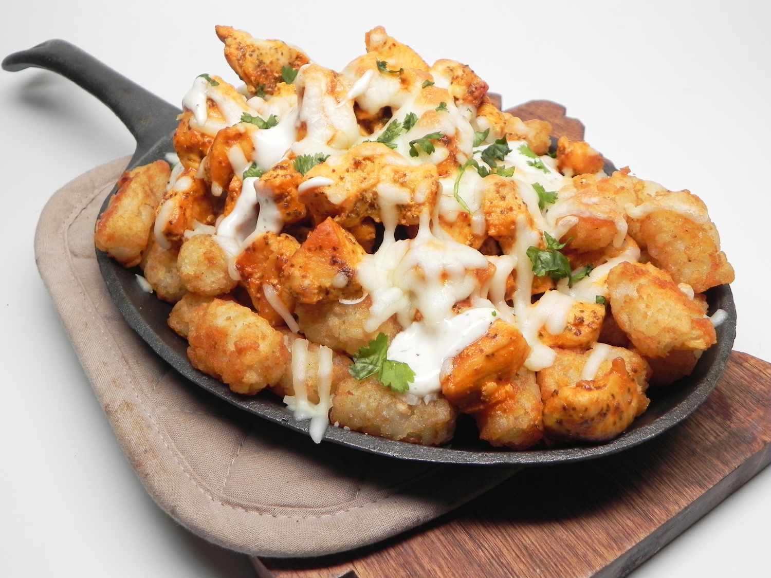 Buffalo Chicken Tater Tot Nachos