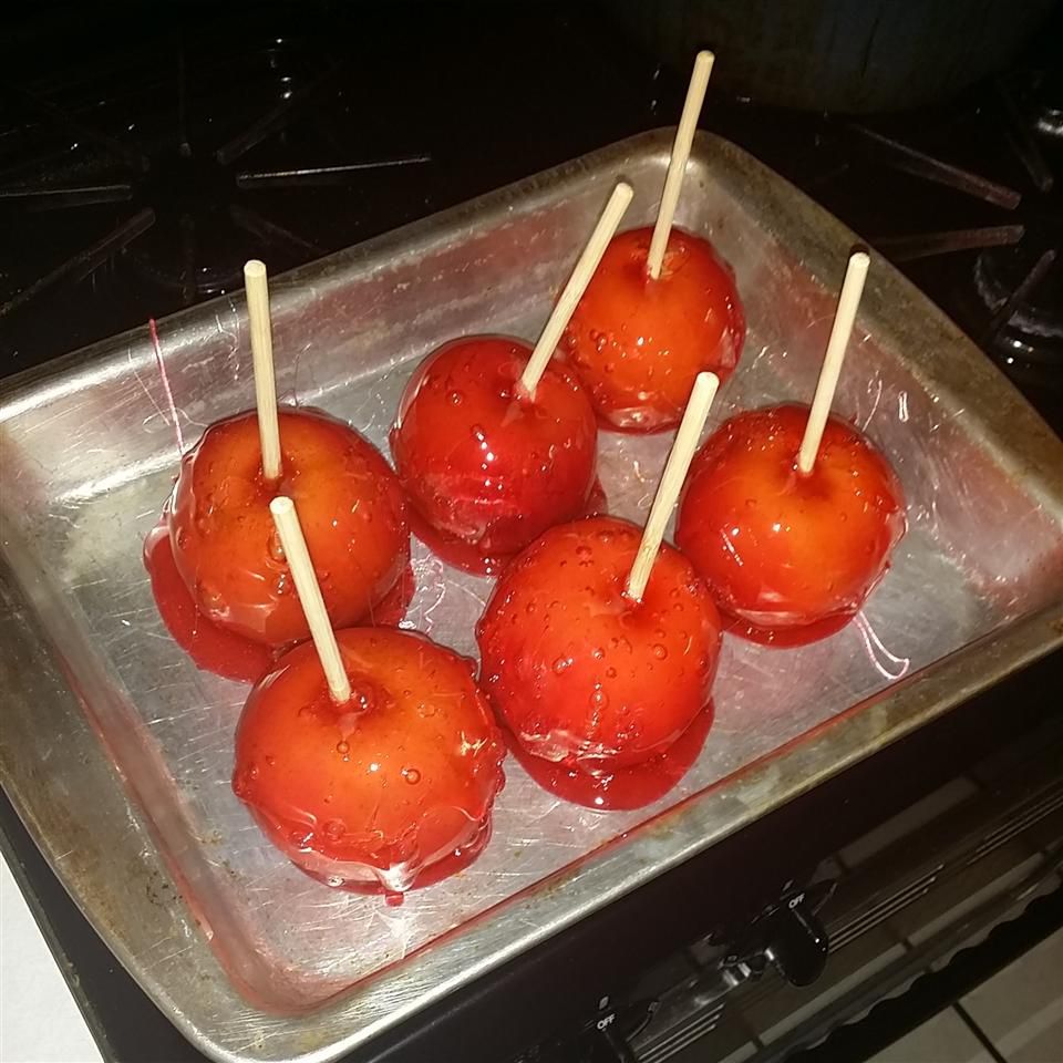 Candied Apples with Currant Syrup
