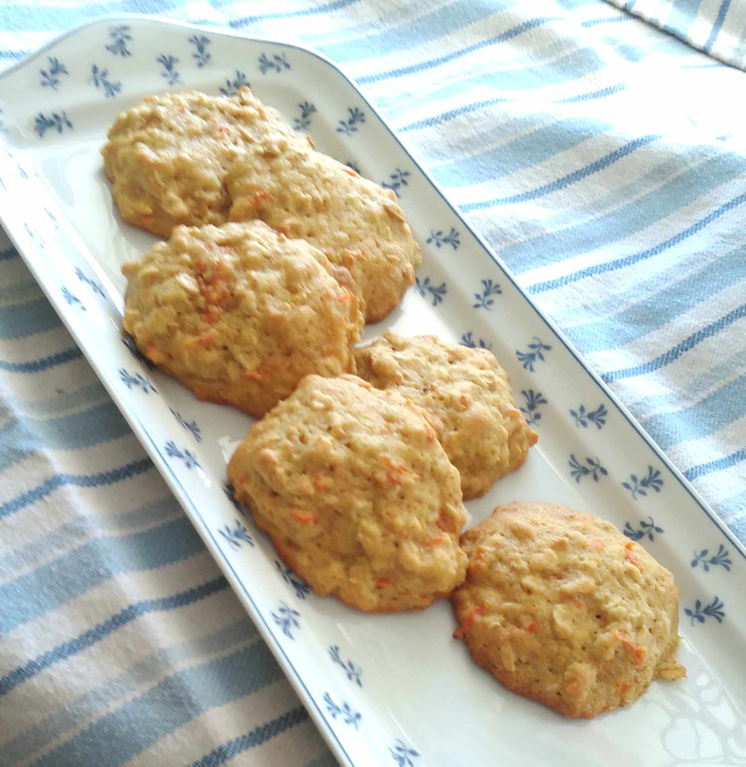 Carrot Cake Oatmeal Bites