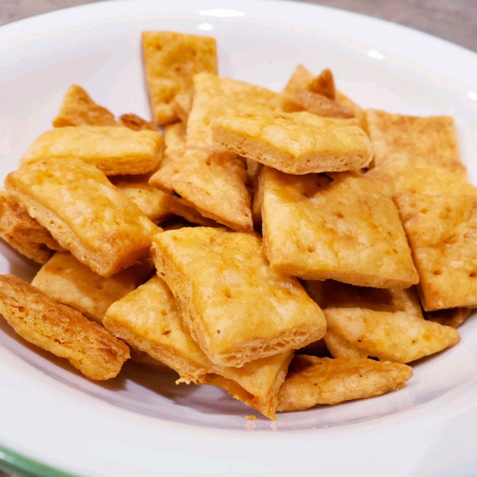 Chef John's Homemade Cheese Crackers