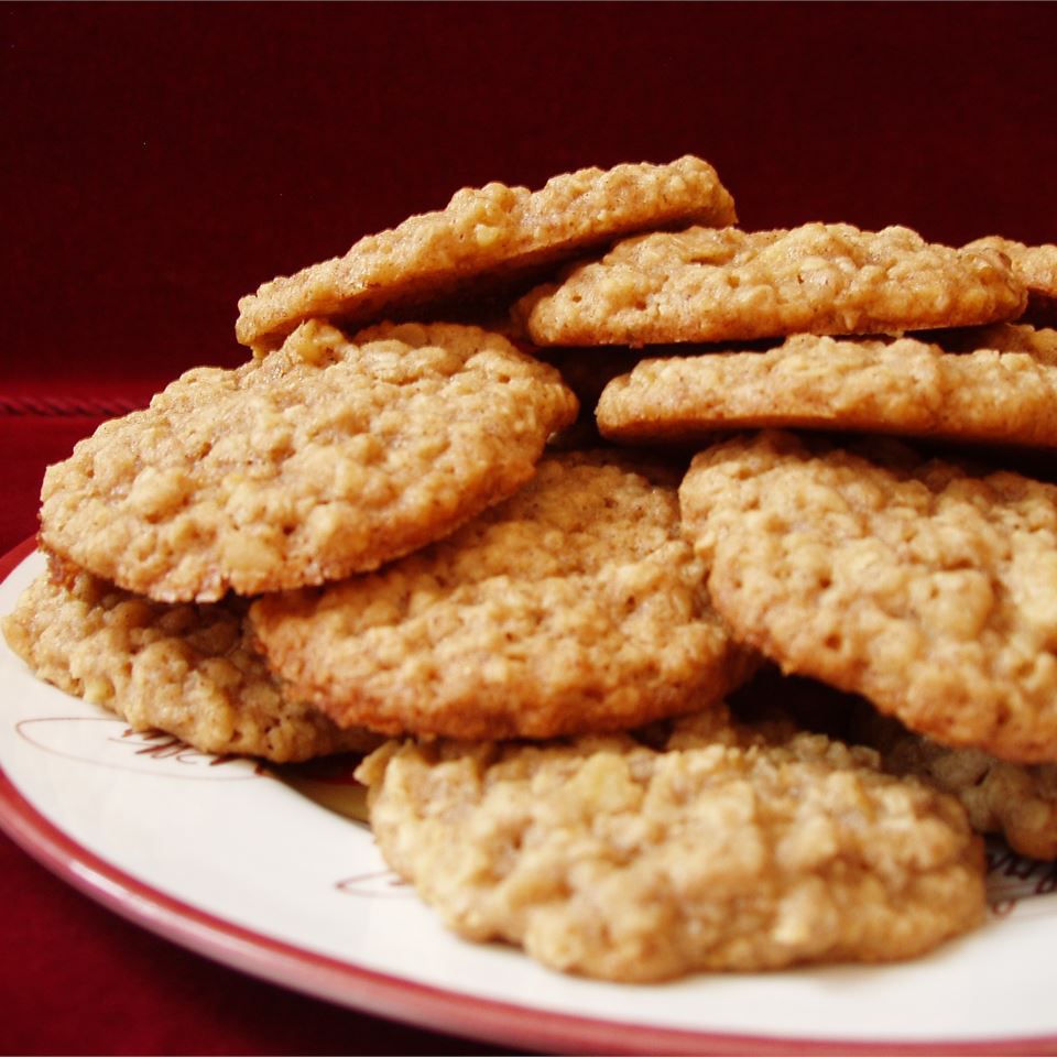Chewy Oatmeal Cookies with Walnuts and Cinnamon