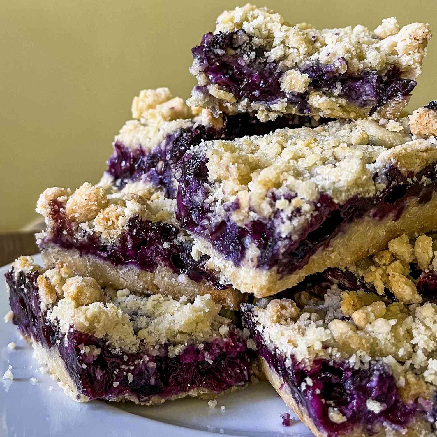 Cinnamon Blueberry Crumble Bars