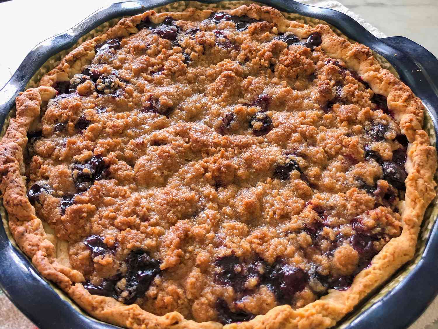Cinnamon Blueberry Crumble Pie