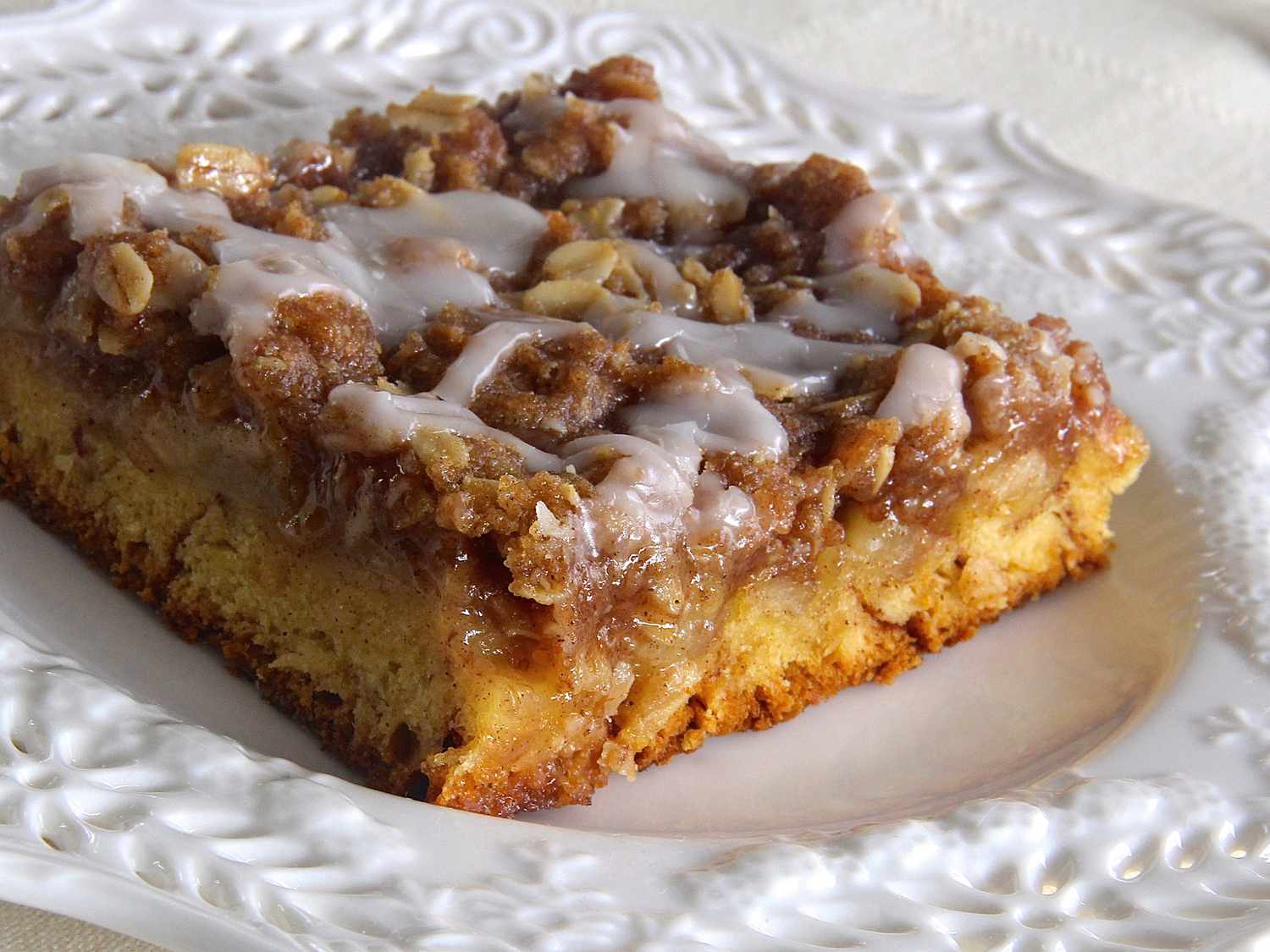 Cinnamon Roll Apple Crumble