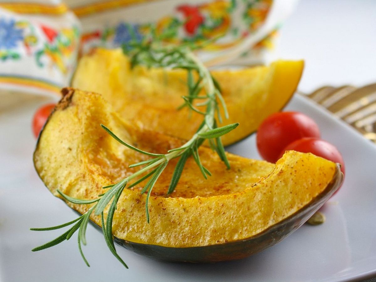 Cinnamon-Spiced Baked Acorn Squash