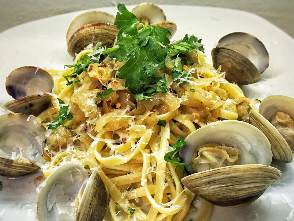 Classic Clam Sauce with Linguine