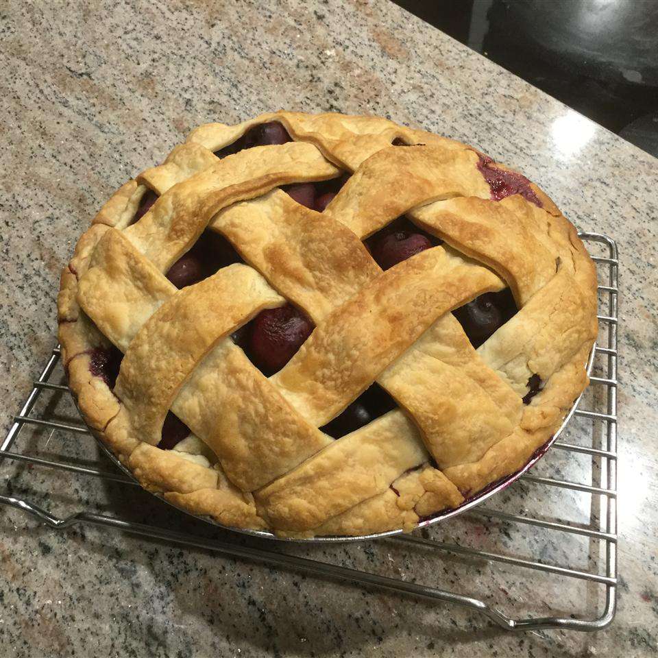 Classic Fresh Cherry Pie