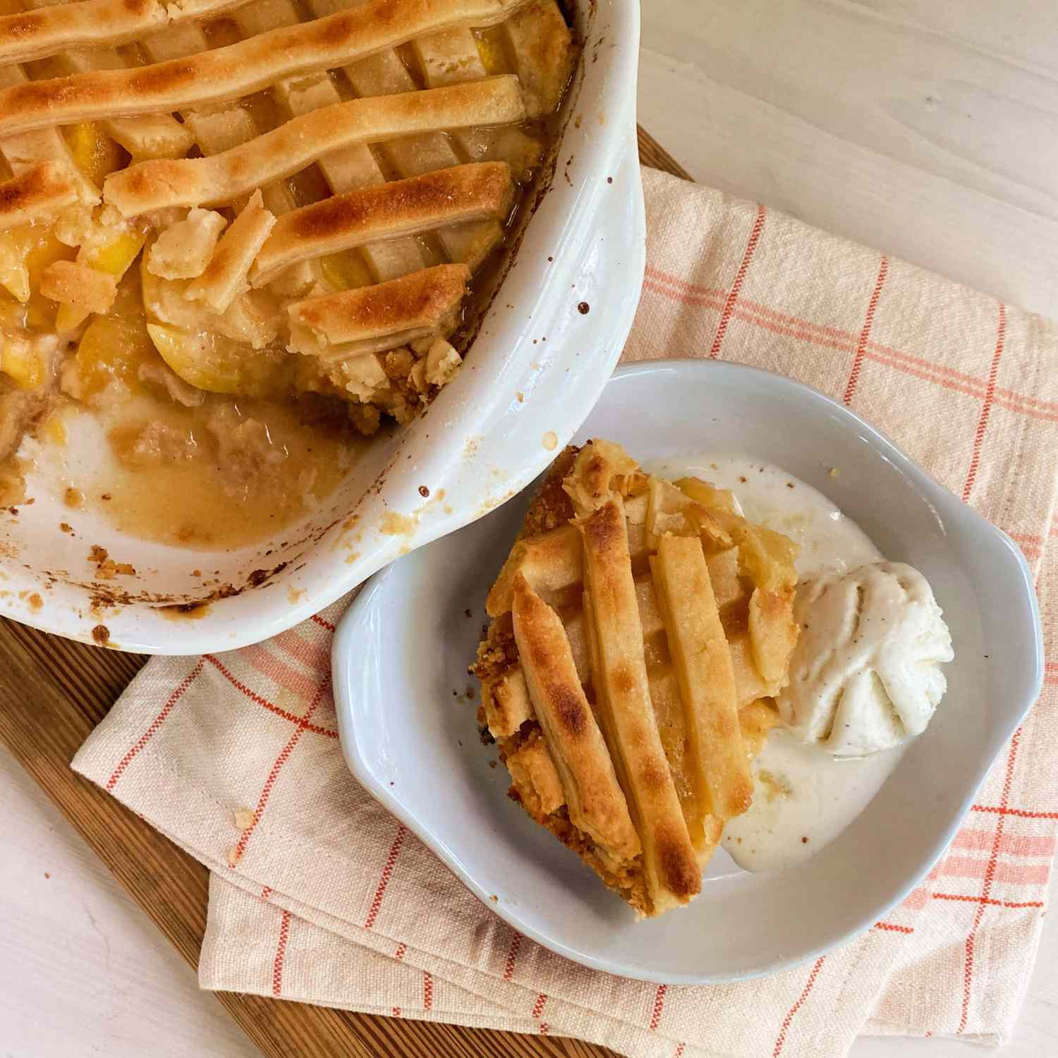 Classic Peach Cobbler with Buttery Crust