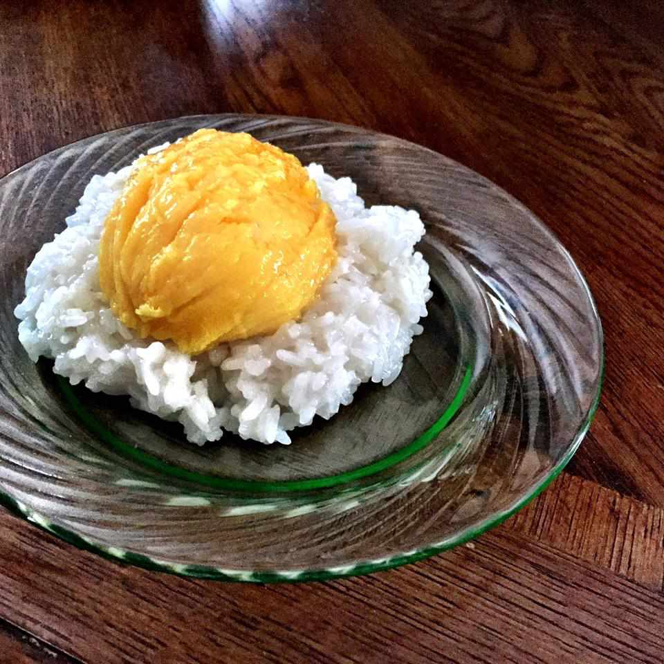 Coconut Sticky Rice with Mango