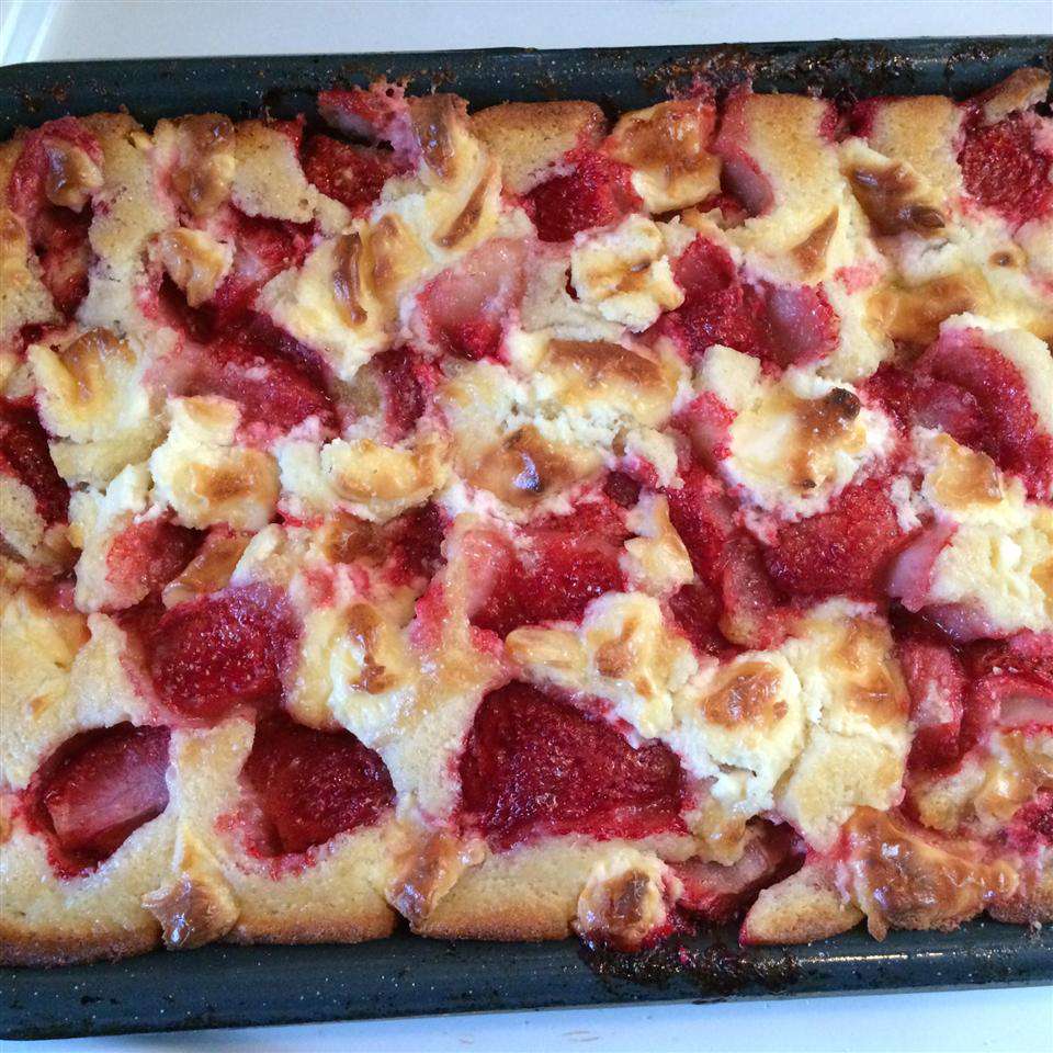 Cream Cheese Strawberry Crumble