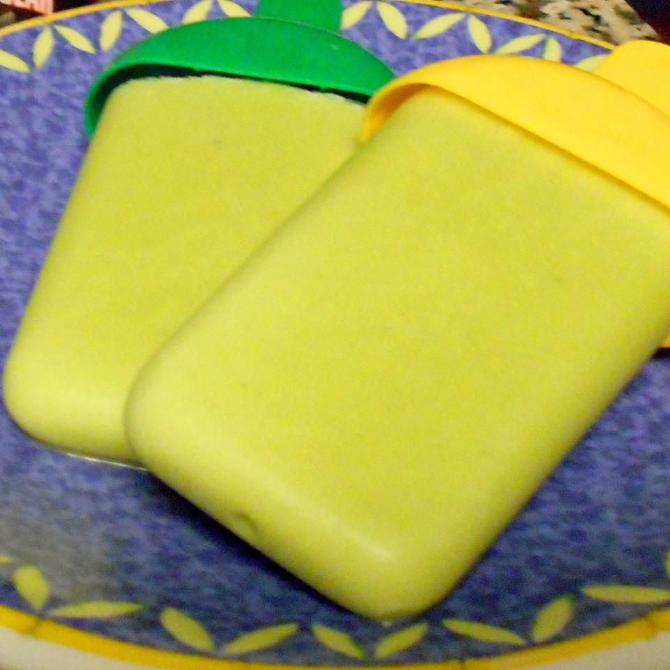 Creamy Avocado Lime Paletas