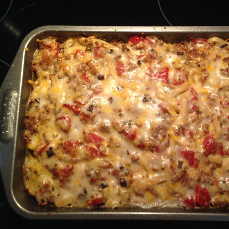 Creamy Baked Fettuccine Lasagna with Ground Beef and Melted Cheese