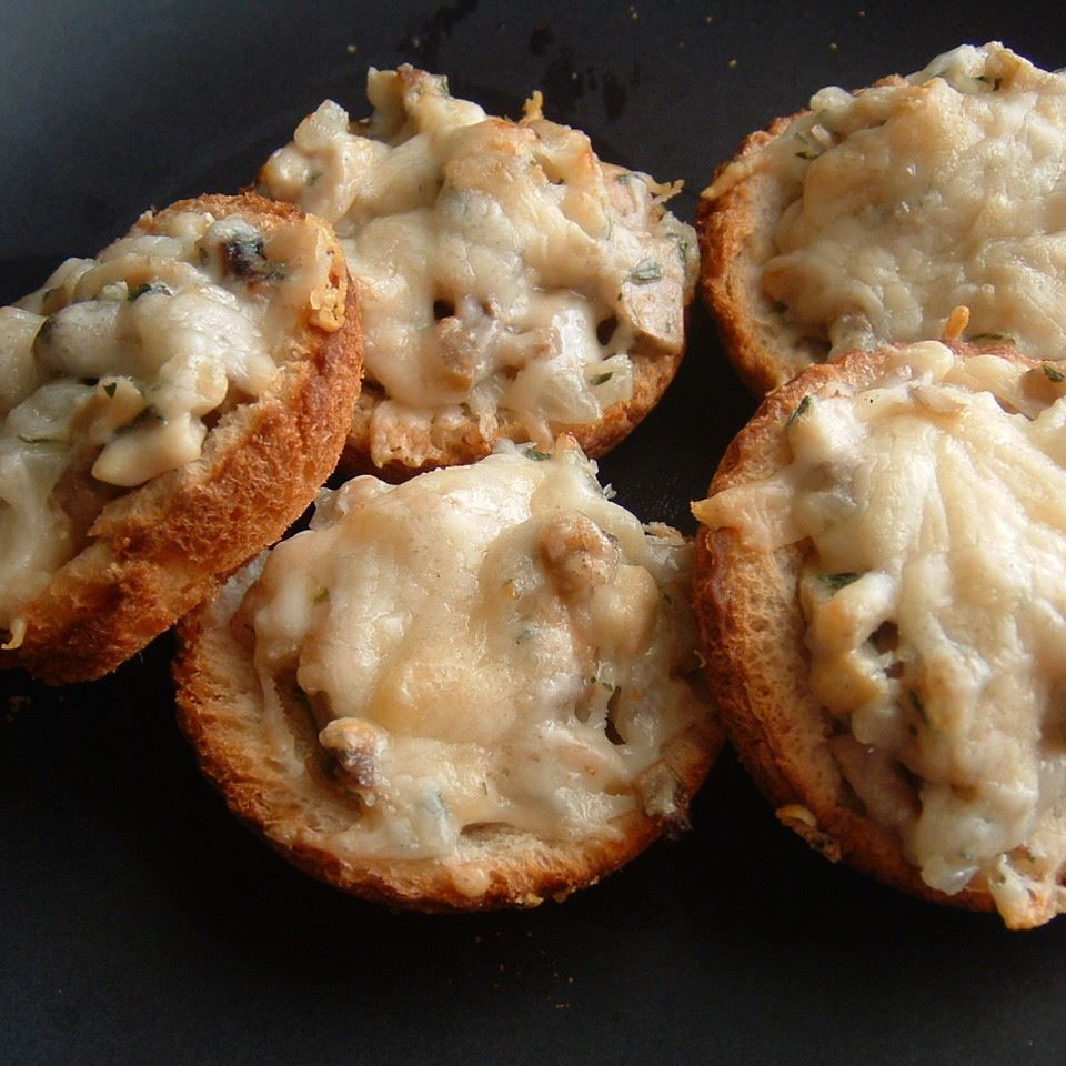 Creamy Mushroom Toast Cups