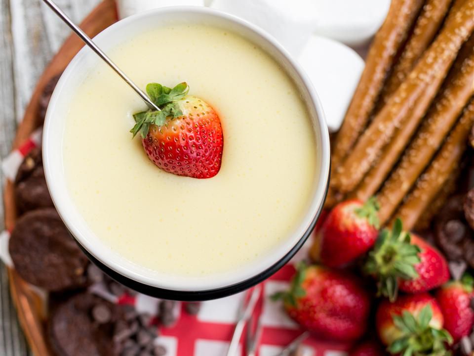 Creamy White Chocolate Fondue