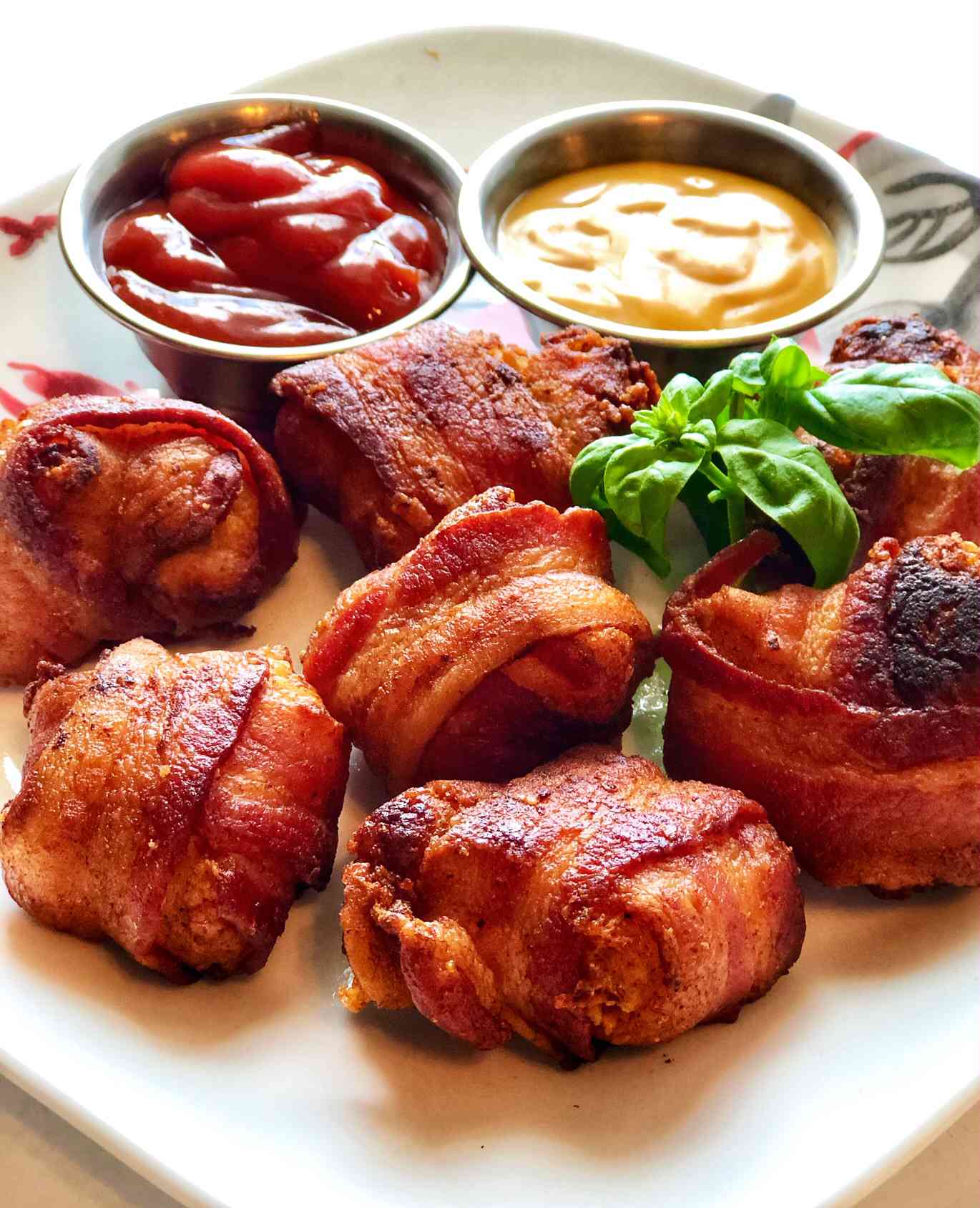 Crispy Bacon Breakfast Bombs
