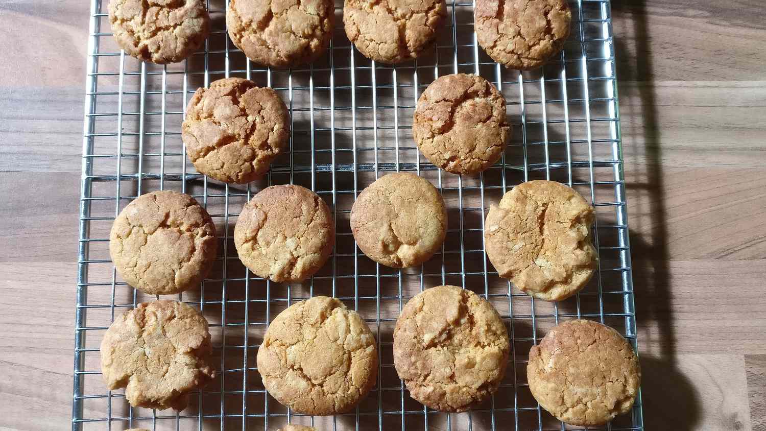 Crispy Ginger Nut Biscuits