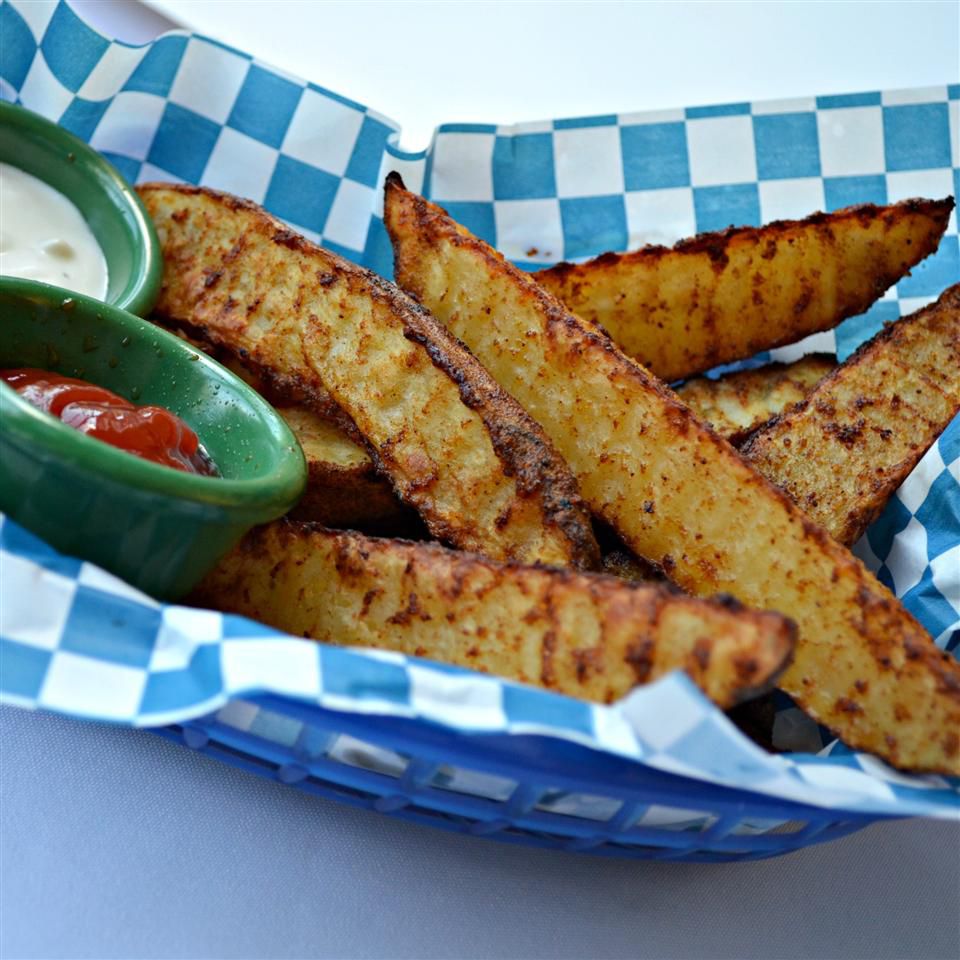 Crispy Oven-Baked French Fries with Olive Oil and Spices