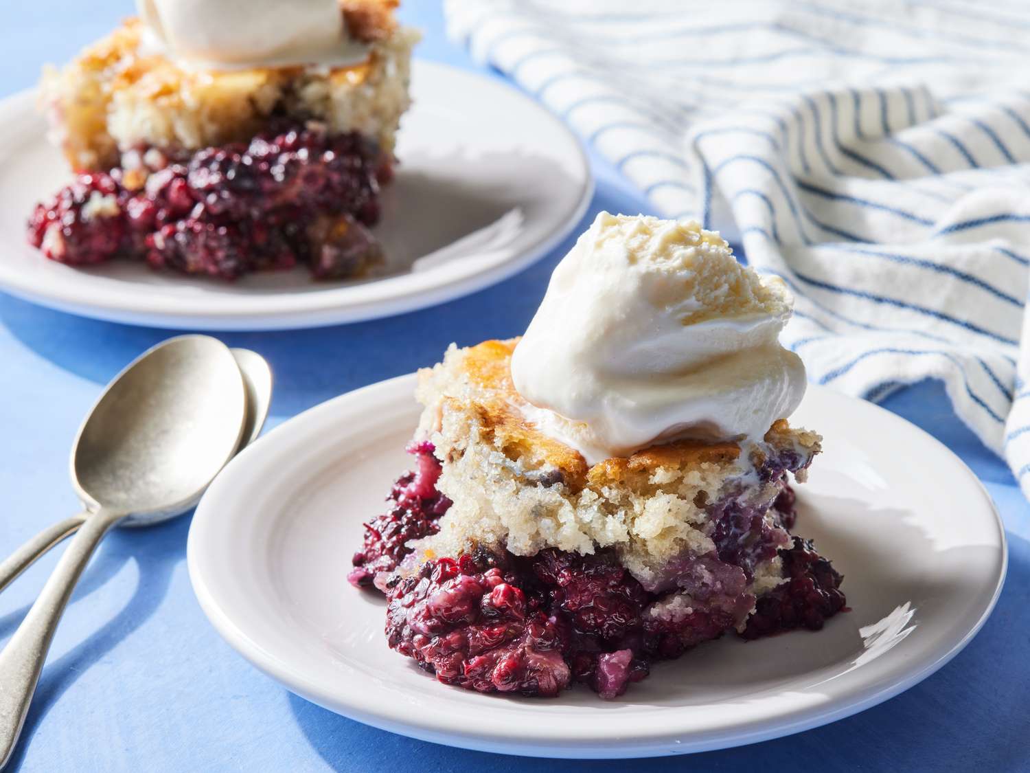 Delicious Blackberry Cobbler with Golden-Brown Crust