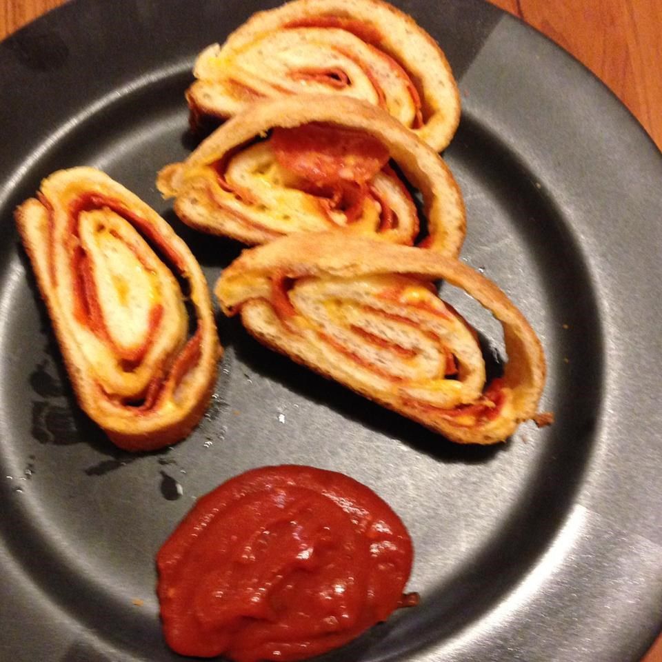 Easy Pizza Rolls