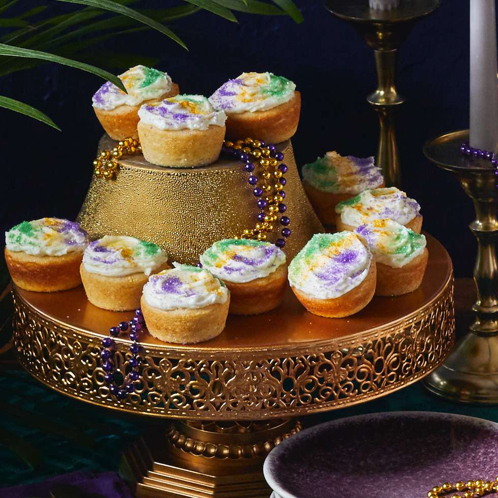 Festive King Cake Cupcakes with Rich Flavors