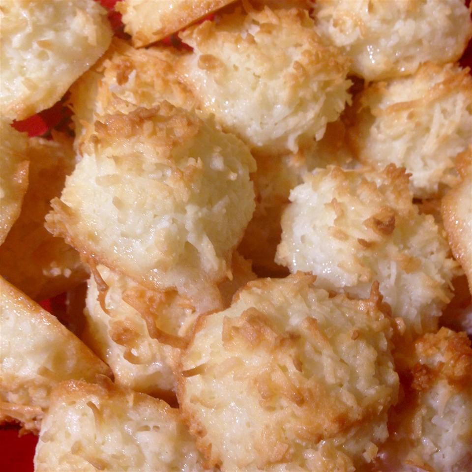 Fluffy Coconut Macaroons