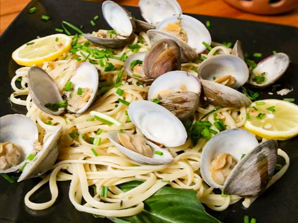 Garlic Butter Linguine with Clams