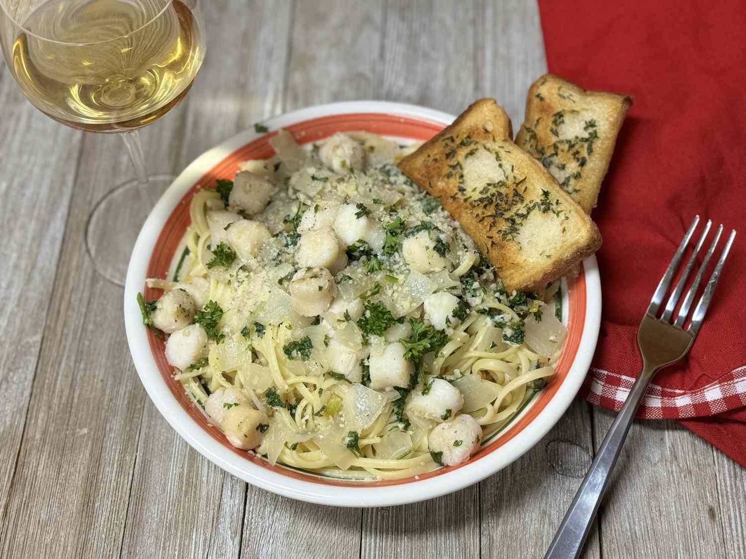 Garlic Butter Scallops with Linguine
