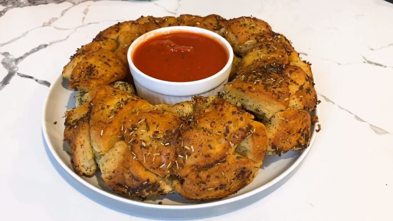 Garlic Herb Pull-Apart Bread