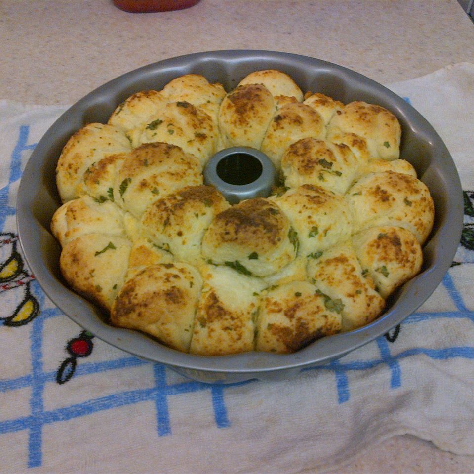 Garlic Parmesan Pull-Apart Bread