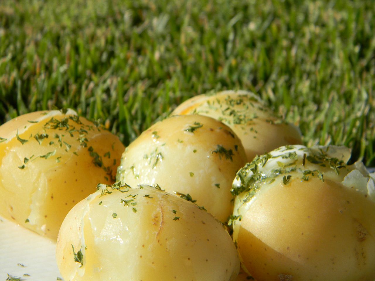 German Boiled Potatoes with Bratwurst