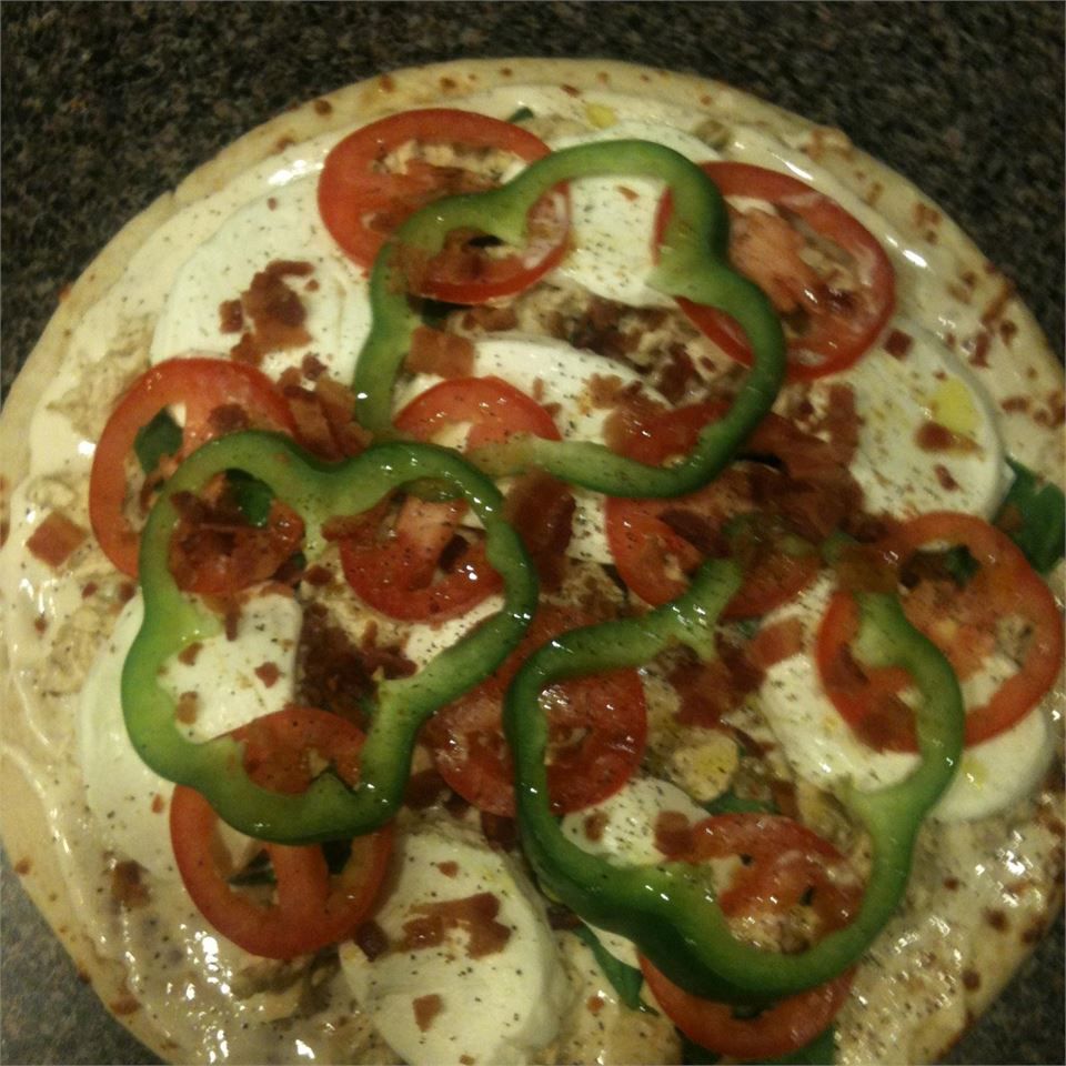 Grilled Garlic Chicken Pizza