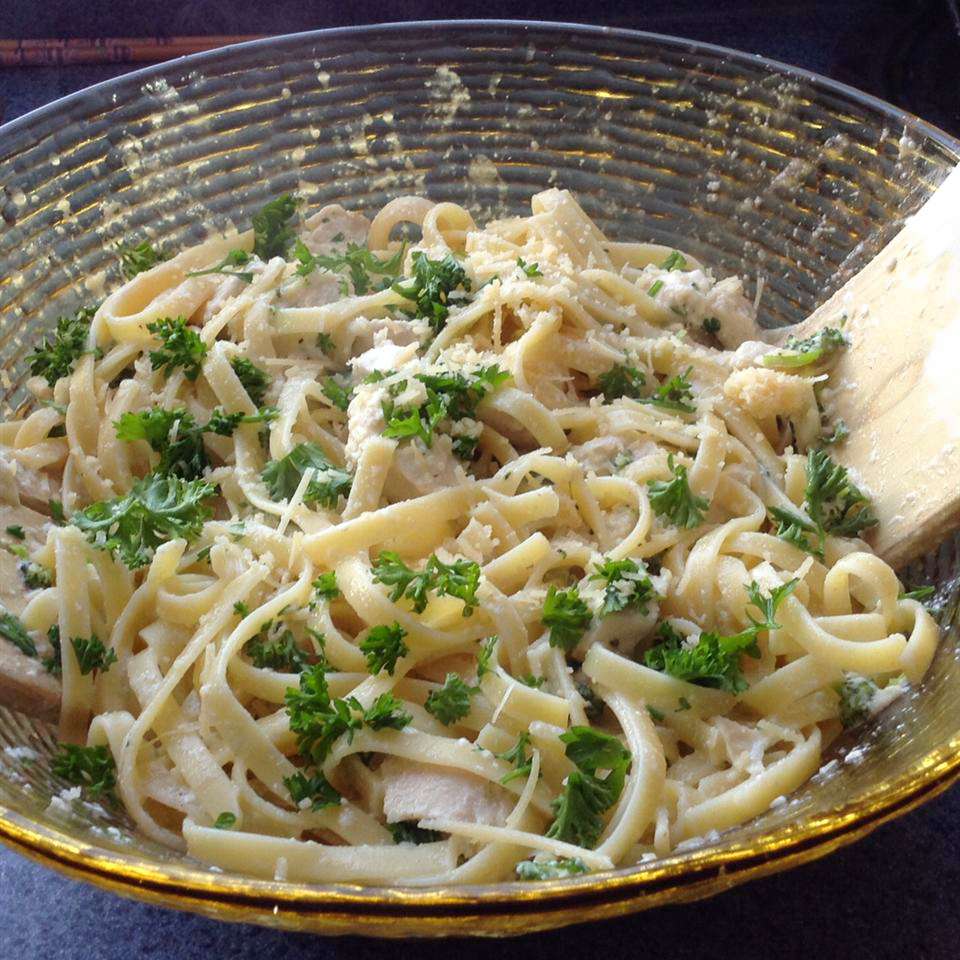 Healthy Chicken Fettuccine Alfredo