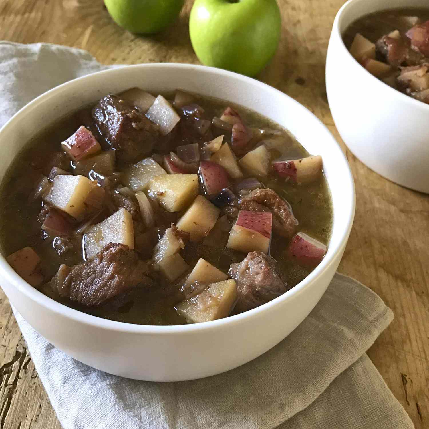 Hearty Apple and Pork Stew with Red Wine