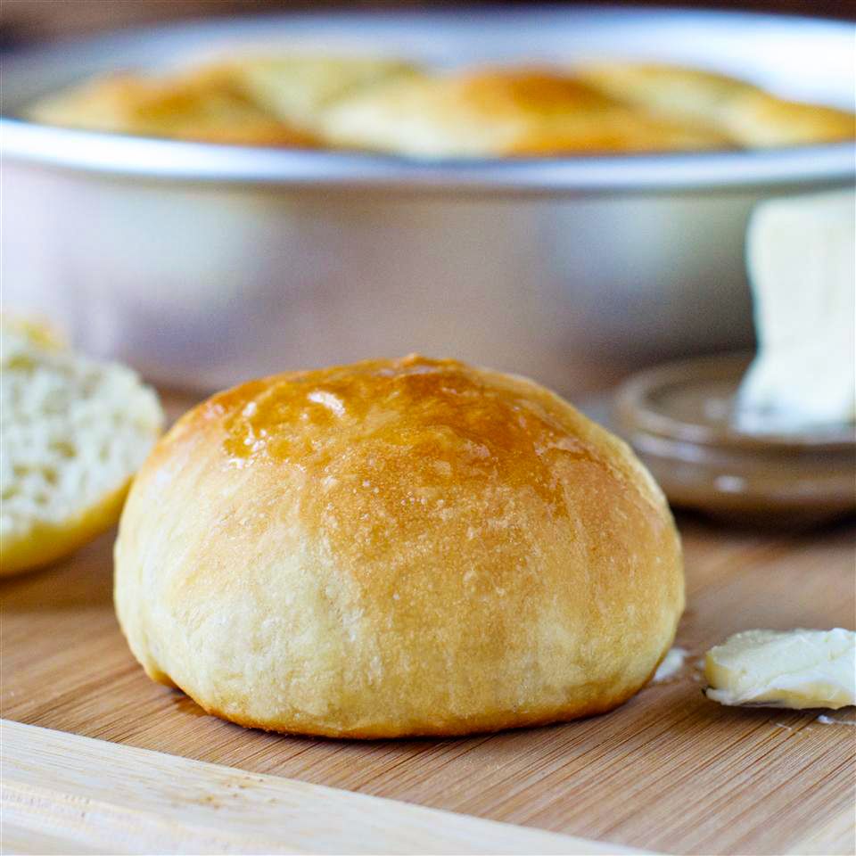 Homemade Cafeteria-Style Rolls