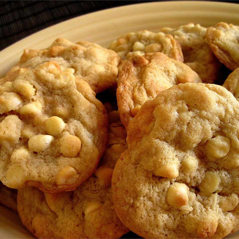Macadamia White Chocolate Cookies