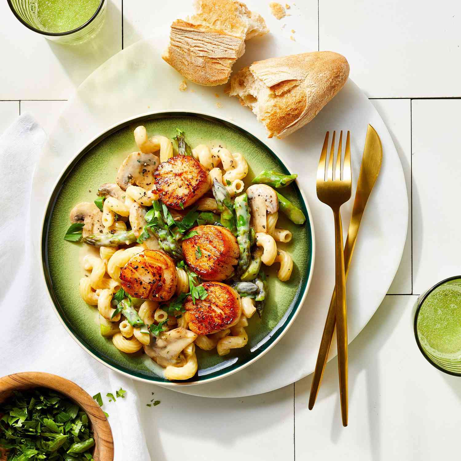 Mascarpone Scallops with Asparagus