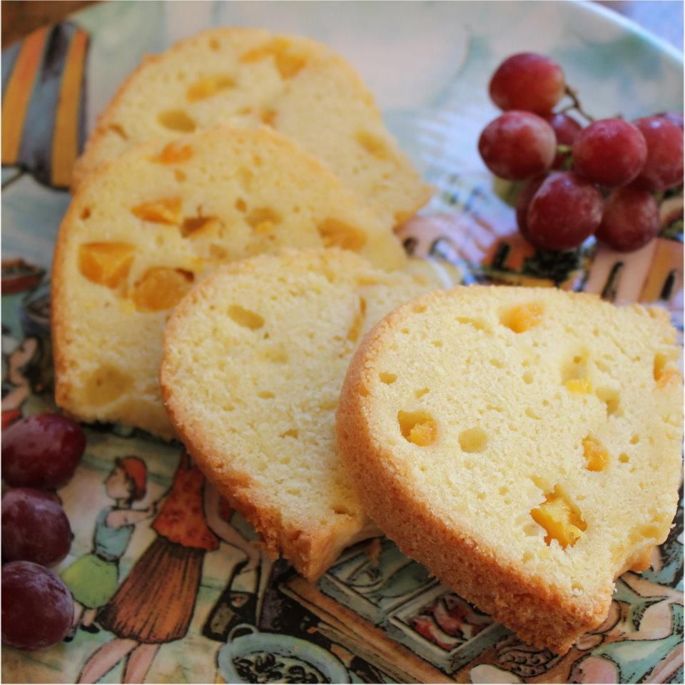 Moist Peach Cake for Summer Gatherings