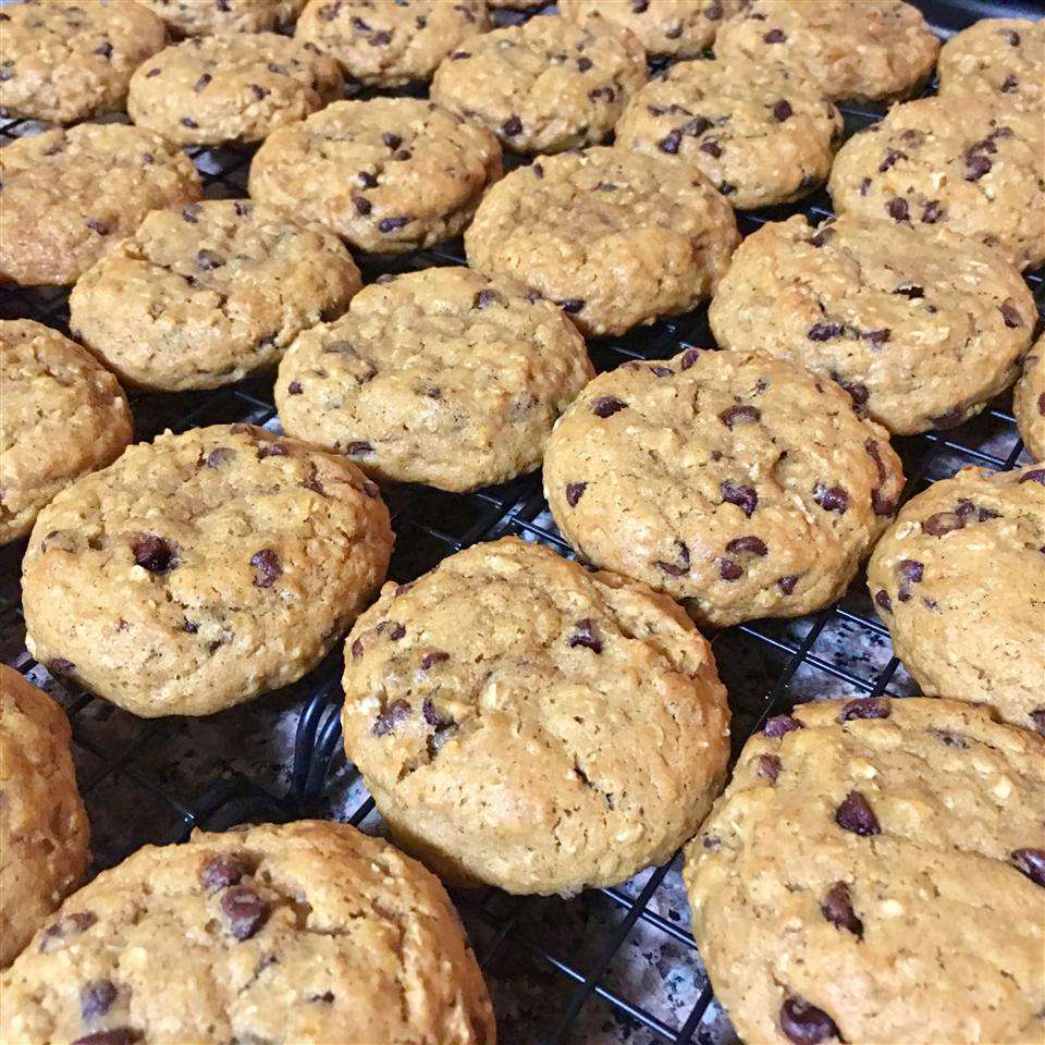 Moist Pumpkin Oatmeal Cookies with Chocolate Chips