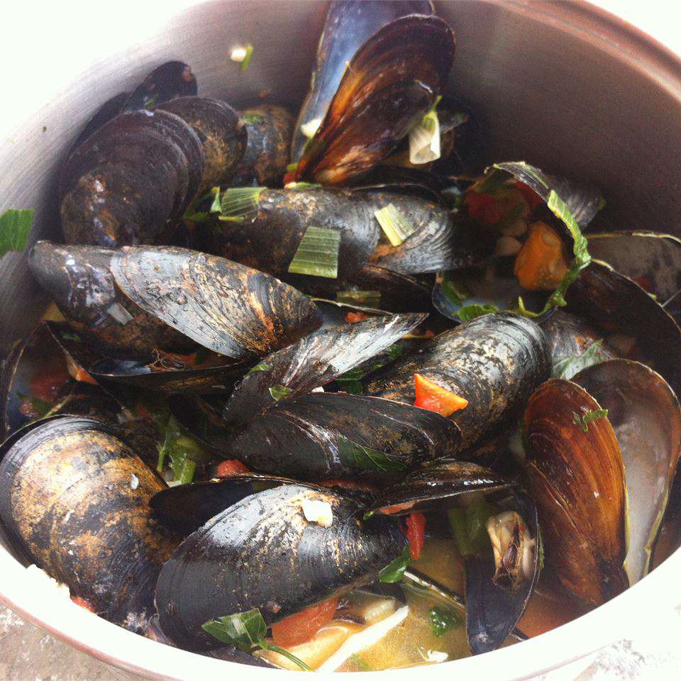Mussels Mariniere with Wine and Bread