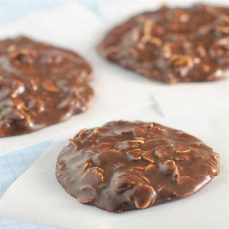 No-Bake Moist Chocolate Oatmeal Cookies