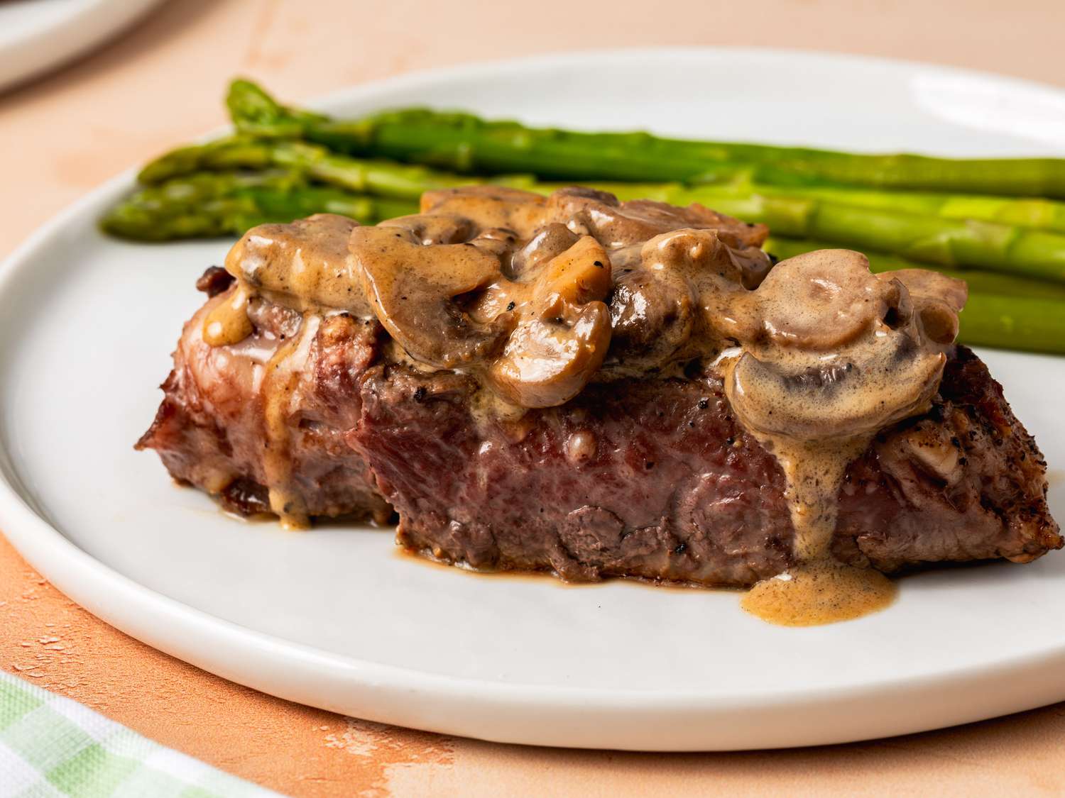 Pan-Seared Filet Mignon with Mushroom Sauce