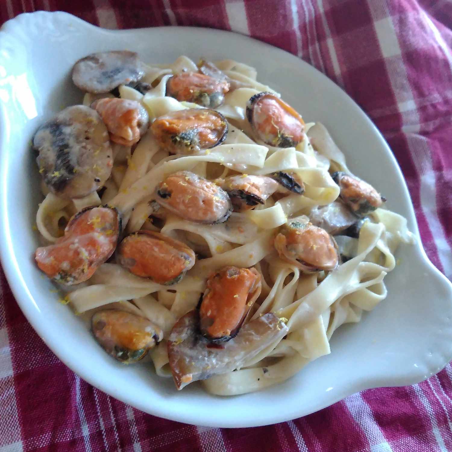Pasta with Mussels in Wine Sauce