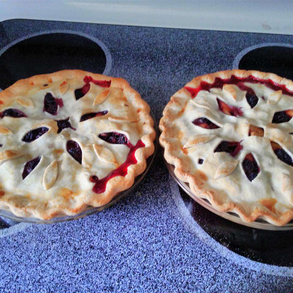 Peach and Blackberry Pie