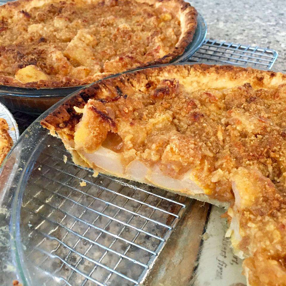 Pear Cheddar Crumble Pie