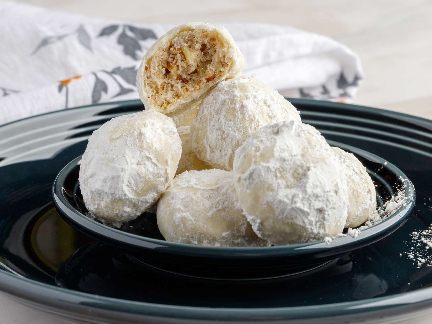 Powdered Nut Cookies
