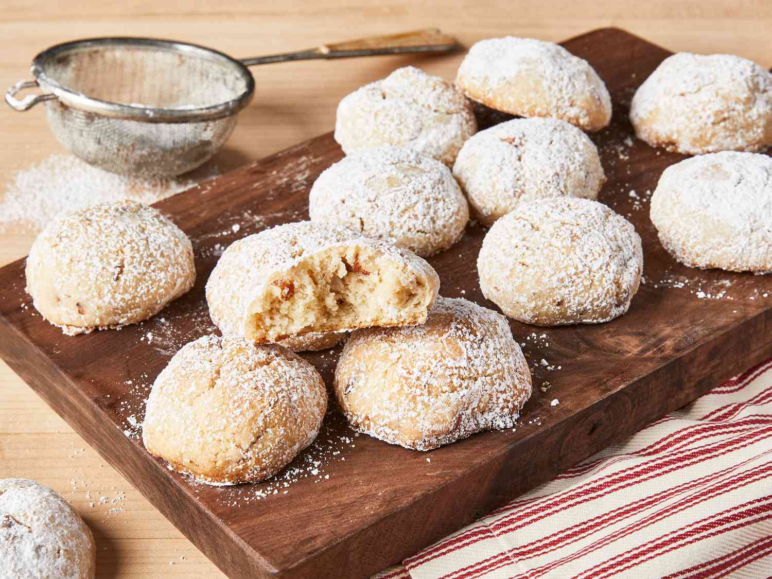 Powdered Sugar Mexican Cookies