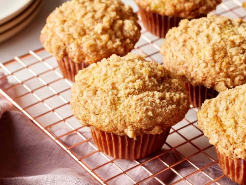 Banana Muffins with Crumb Topping